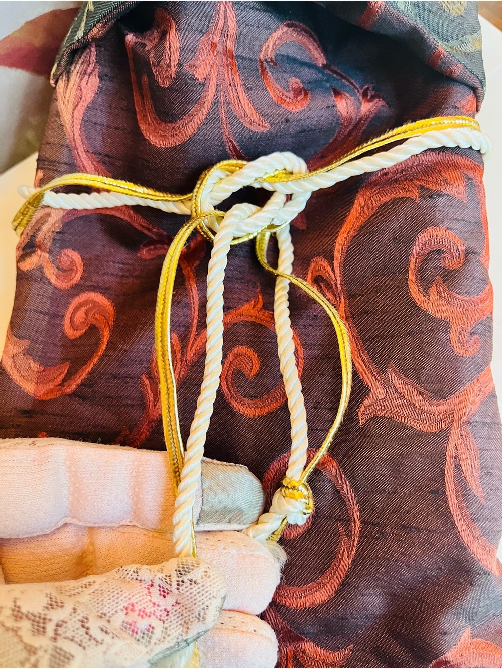 Silk-Like Brocade Wine Bottle Gift Pouch w/Embroidery & Drawstring (Like New) - Picture 10 of 11